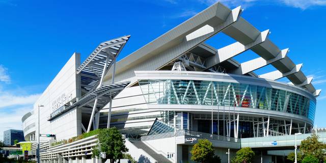 tiny_raspberry's tweet card. さいたまスーパーアリーナで行われるライブの参加者が、近接する「埼玉県立小児医療センター」の中で目撃されたという情報がSNS上で拡散され、「非常識」と厳しい声が上がっている。注目されたのは、同医療センターに子どもを入院させているという患者家族が1...