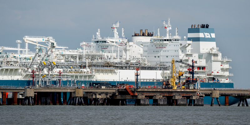 PIK_Klima's tweet card. Nach der enttäuschenden COP 30 rät Klimaökonom Ottmar Edenhofer zur Nutzung von Technologien zur CO2-Entnahme – und neuen internationale Klimakooperationen.