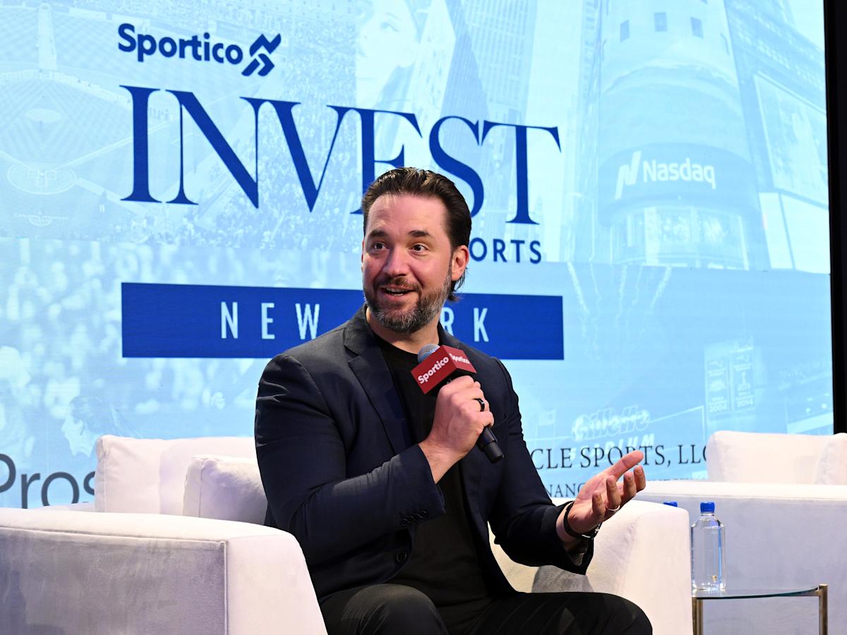 Womenintech_CIT's tweet card. Reddit cofounder Alexis Ohanian said he predicts a "swift shift" back to DEI in hiring practices, critiquing companies for abandoning it.