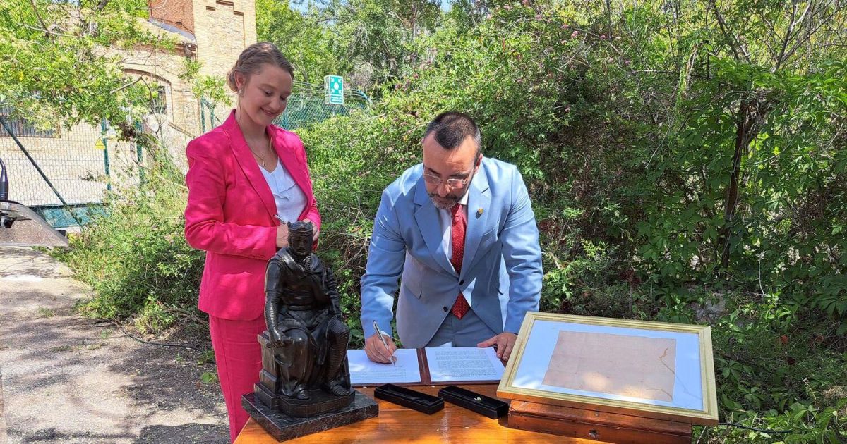 yoho2014's tweet card. Las dos formaciones se enzarzan en los tribunales en el principal Ayuntamiento en el que gobiernan en la Comunidad Valenciana