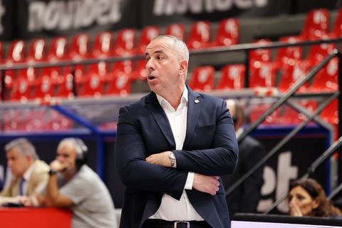 mpaladofatses's tweet card. Ο Γιώργος Λιμνιάτης αποτελεί κι επίσημα παρελθόν από τον Προμηθέα, με τον Κούρο Σεγκούρα να αναμένεται να τον αντικαταστήσει.