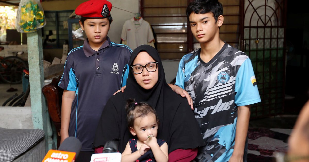 hmetromy's tweet card. Gopeng: Isteri kepada Allahyarham Koperal Amiruddin Zabri, iaitu seorang daripada sembilan anggota Pasukan Simpanan Persekutuan (FRU) yang maut dalam nahas di Teluk Intan pada 13 Mei lalu enggan...