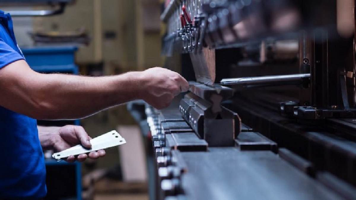 IntelligentUnit's tweet card. UK manufacturing output rose for the second successive month in November, as the recent downturn in new business intakes halted, S&P Global sa