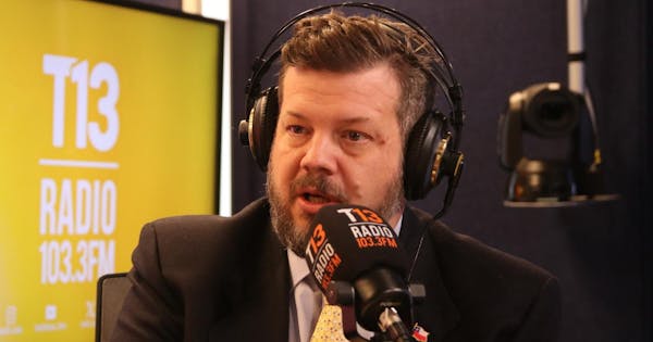 Tele13_Radio's tweet card. Sobre el presente de la carrera por La Moneda, la propuesta de "cerrar el capítulo 1973-1990" y las medidas de su eventual Gobierno en torno a la relación con Bolivia, el candidato presidencial del...