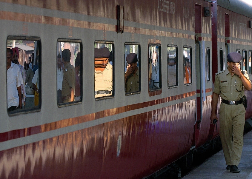 mumbairailusers's tweet card. A total of 350 trains are either running on time or reaching their destination before time.