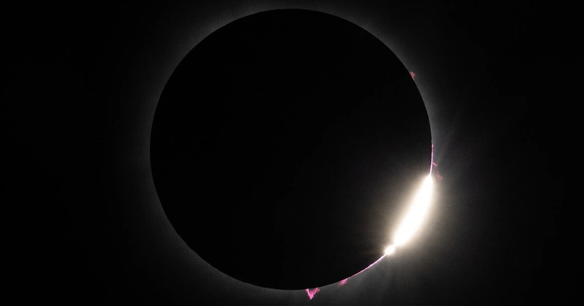 chrislintott's tweet card. As the shadow of the Moon swept across the surrounding cornfields, engulfing the crowd that had gathered to watch the...