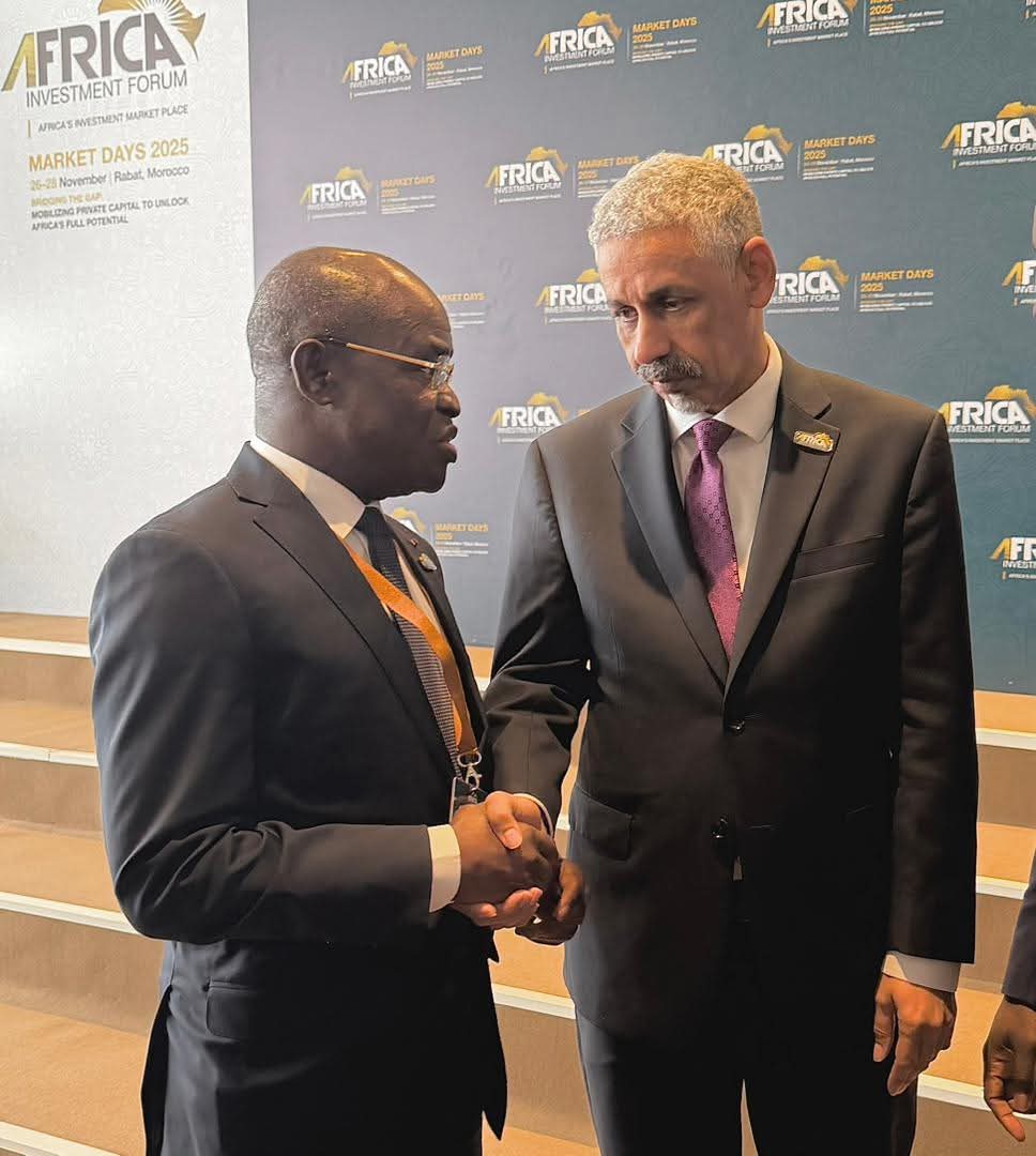 DigitalBusiness's tweet card. – Poignée de main chaleureuse entre Sidi Ould Tah, président de la BAD et Ibrahim Kalil Konaté, ministre ivoirien de la Transition numérique et de la