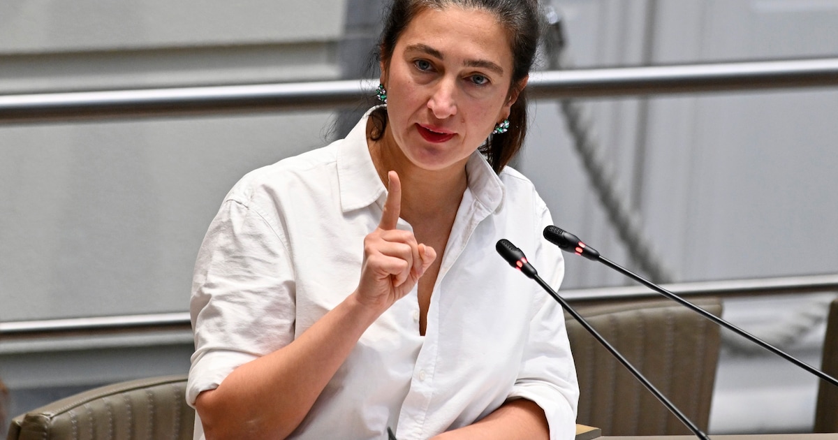 ChristopherLiec's tweet card. De hele uitzendsector krijgt voorlopig geen subsidies meer in het kader van Vlaams opleidingsverlof. Dat heeft Vlaams minister van Werk Zuhal Demir (N-VA) zonet beslist, nadat deze krant onthulde dat...