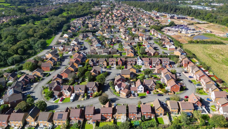 Amandasatiro07's tweet card. The approval took into account local concerns regarding biodiversity, heritage, visual character, and other environmental issues. Dec 01, 2025 A new utility-scale solar project in England recently...