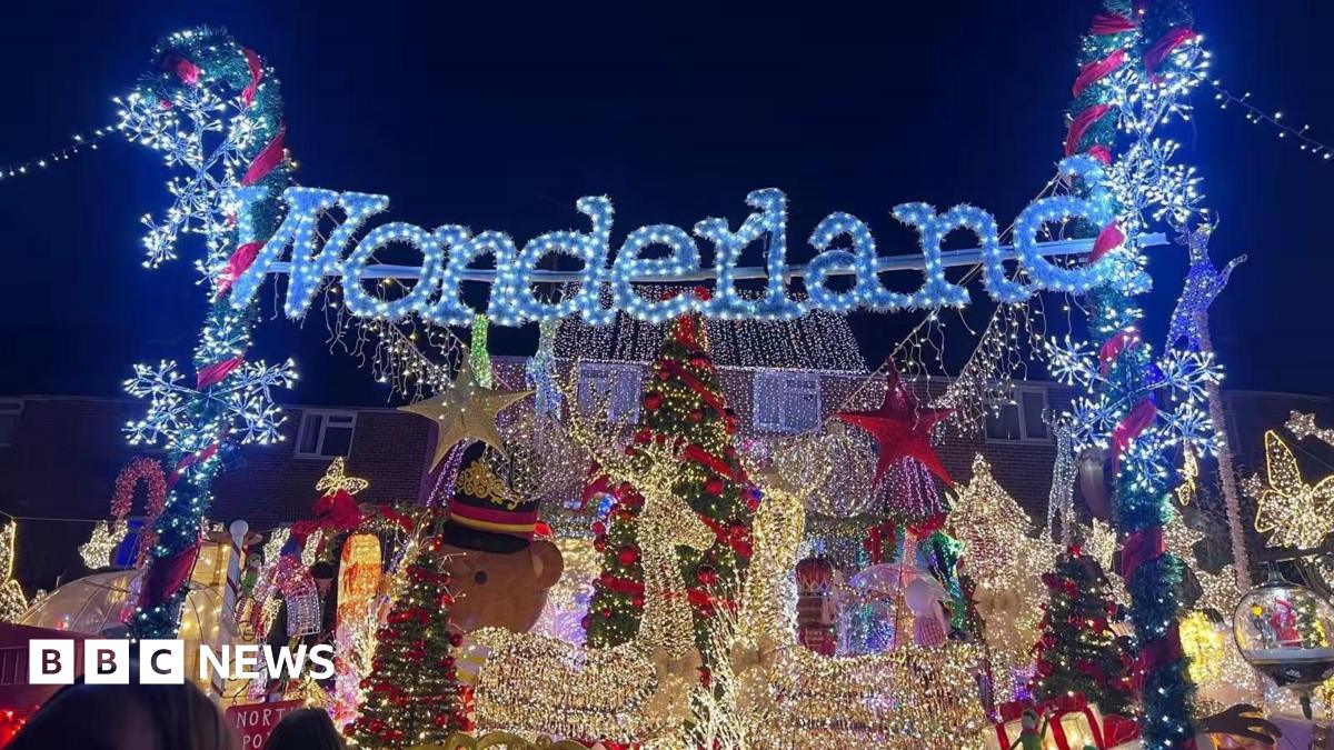 BBCRadioKent's tweet card. The lights in the Kent village of Boughton-Under-Blean are a tribute to Jack Clark, who was born critically ill.