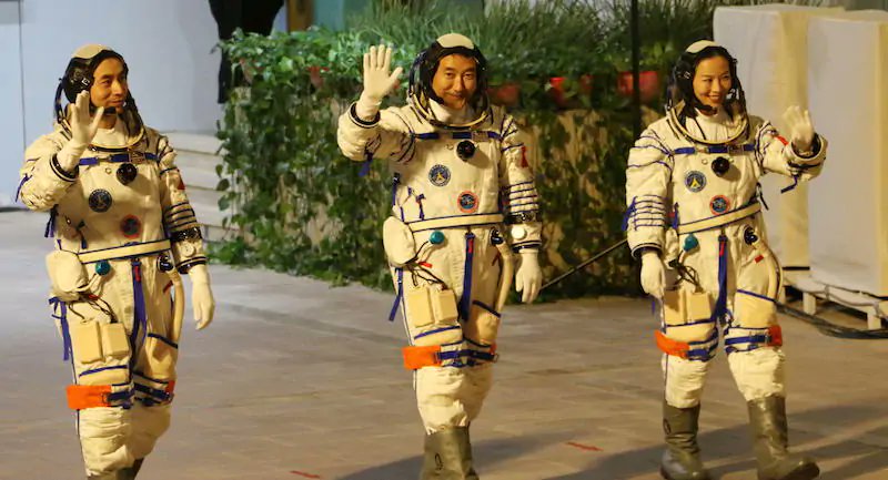 enr_enr1's tweet card. La Cina ha inviato tre astronauti sulla sua nuova stazione spaziale - Il Post