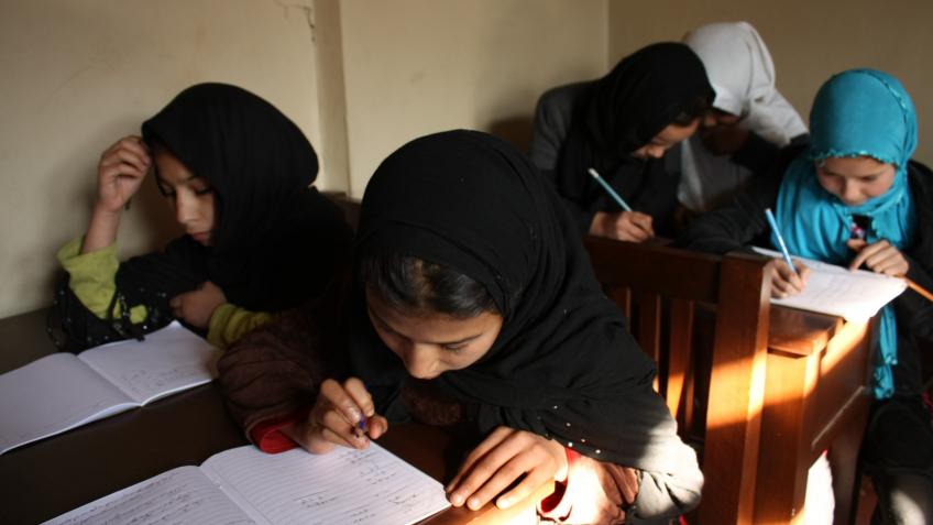 RoryStewartUK's tweet card. Help us support those in Afghanistan that are affected by this rapidly developing emergency.