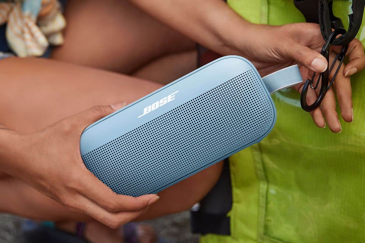 Androidheadline's tweet card. Save $30 with the Amazon Bose SoundLink Flex. Available in Black, White Smoke and Stone Blue. Get it now!
