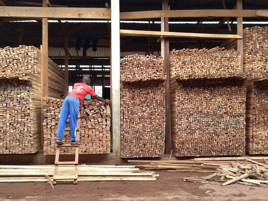 OrganicLock's tweet card. How to optimize landscape design with low-carbon materials for reduced climate impacts.