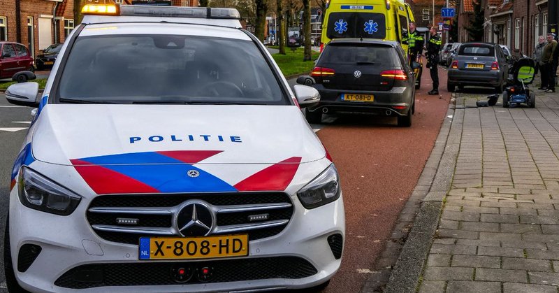 Scootmobielbestuurder gewond naar het ziekenhuis na ongeluk in Enschede