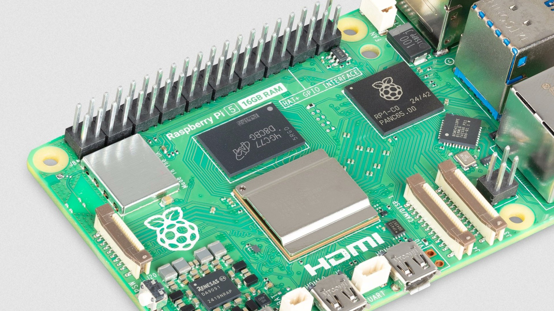 computer_zive's tweet card. Nedostatkové čipy DRAM mají dopad na cenu počítačů. • Raspberry podstatně zdražuje miniPC řady Pi 4 a 5. • Vedle toho uvádí i skromnější variantu RPi 5 s 1 GB paměti.