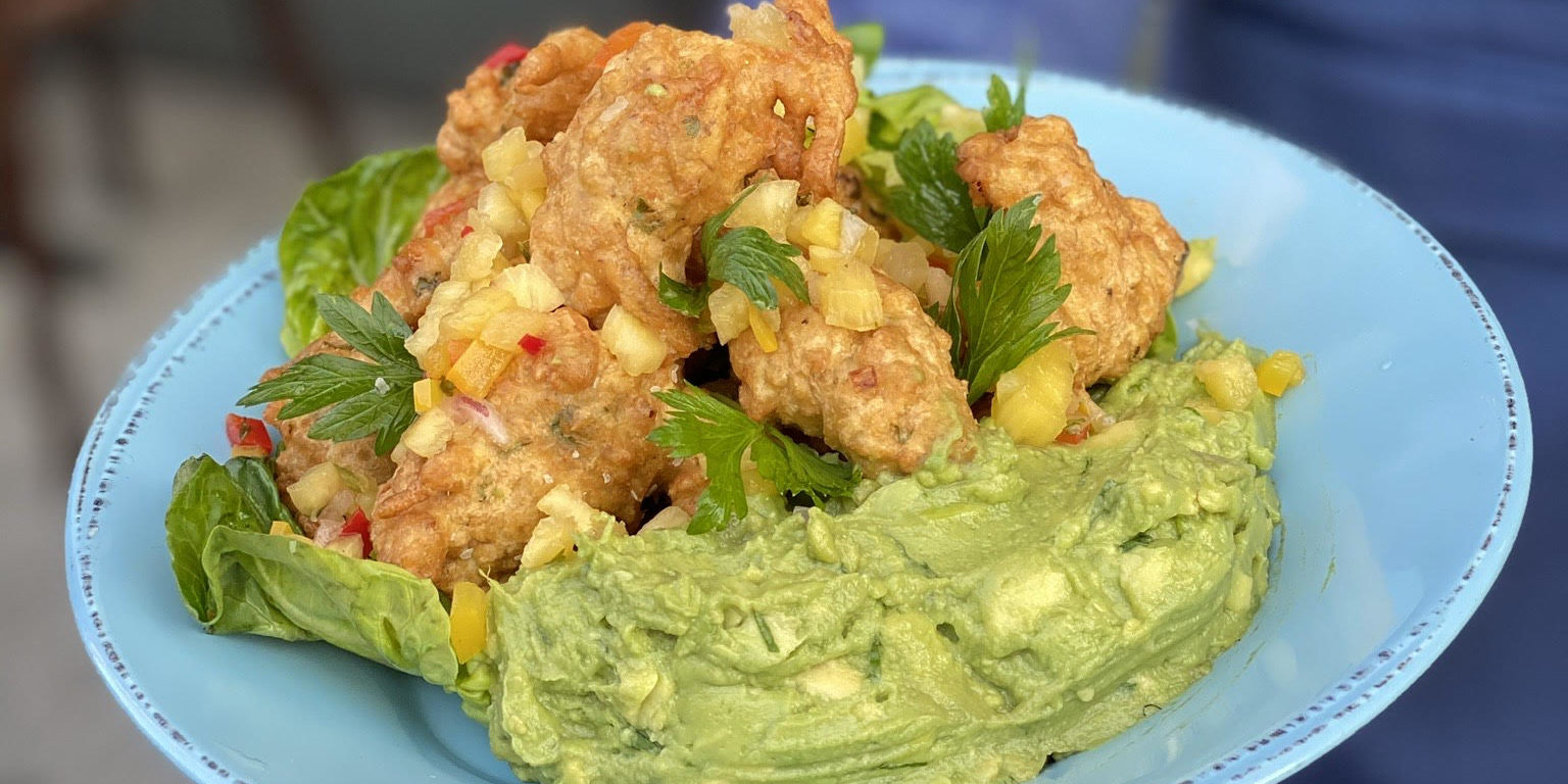 ManhattanDigest's tweet card. Today we stop by Red Rooster, one of the most iconic restaurants in Harlem. Check out why it is still super delicious all these years later.