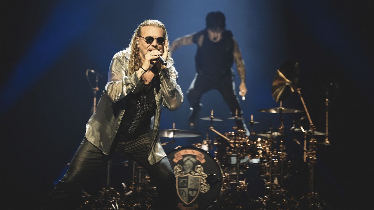 consequence's tweet card. Mexican rockers Maná have extended their 2026 "Vivir Sin Aire" North American tour with 19 new shows taking place throughout the year.