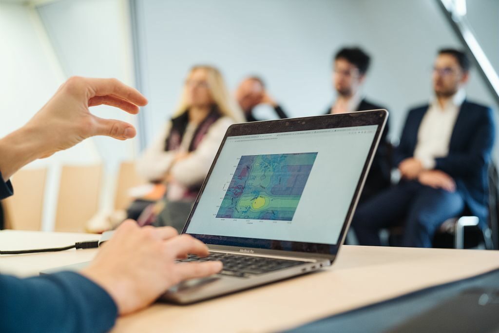 Inria_Academy's tweet card. Analyse des données de santé sensibles par l'apprentissage fédéré - Inria Academy