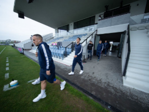 DniproFC's tweet card. Что говорят.