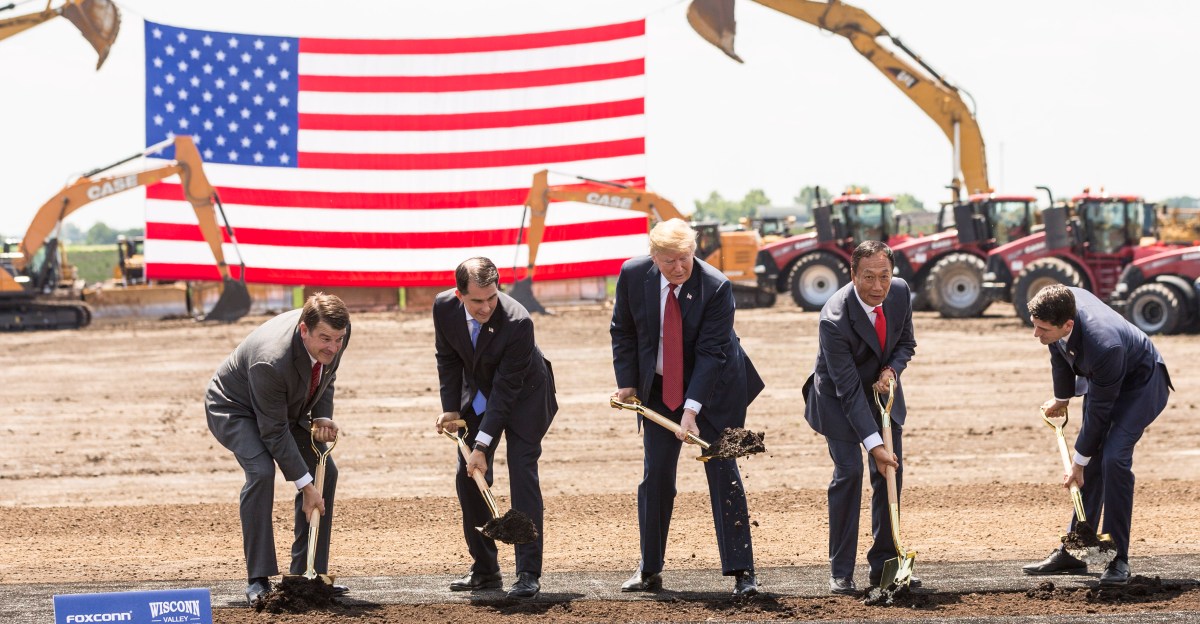 eisingerj's tweet card. Gov. Scott Walker promised billions to get a Foxconn factory, but now he’s running away from it.