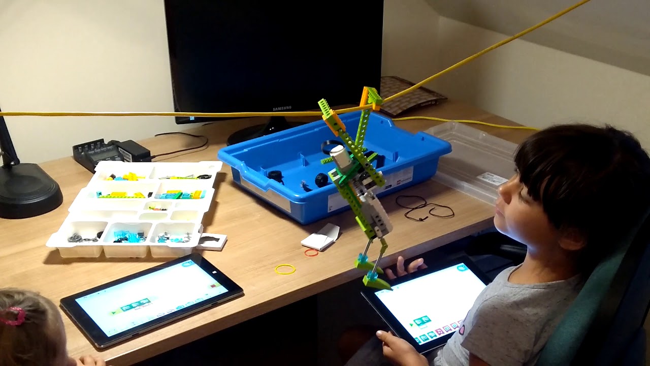 rjakrobot's tweet card. Małpka w akcji Wedo 2.0