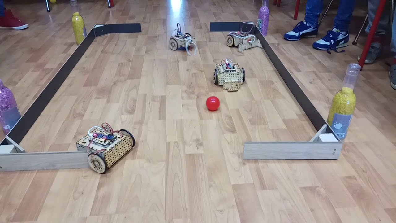 rjakrobot's tweet card. Mecz Lofi Gol