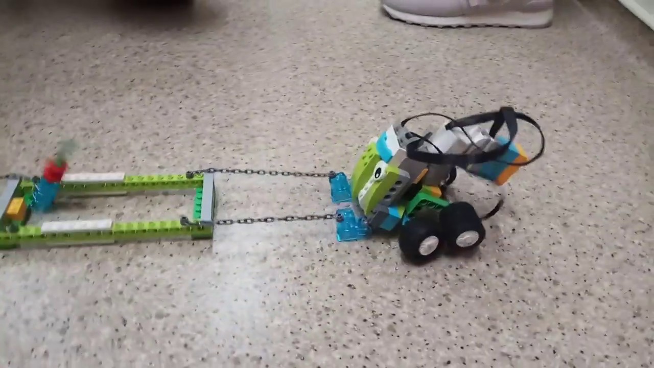 rjakrobot's tweet card. WeDo lego zawody - przeciąganie