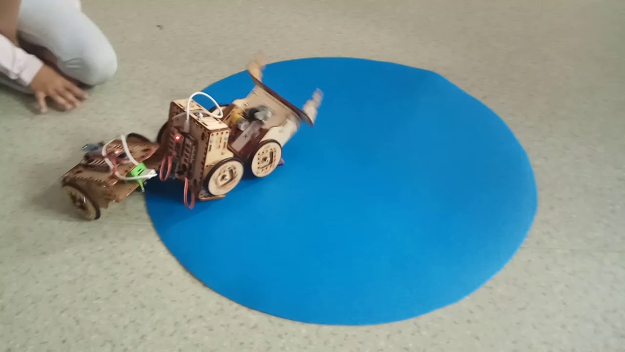 rjakrobot's tweet card. Walki robotów Arduino Lofi