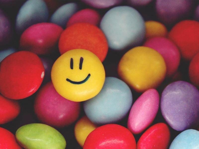 Oracle_CH's tweet card. Les gens veulent des marques qui les fassent sourire et rire mais les chefs d'entreprise craignent d'utiliser l'humour dans les interactions avec leurs clients de peur d'être reniés, selon une étude...