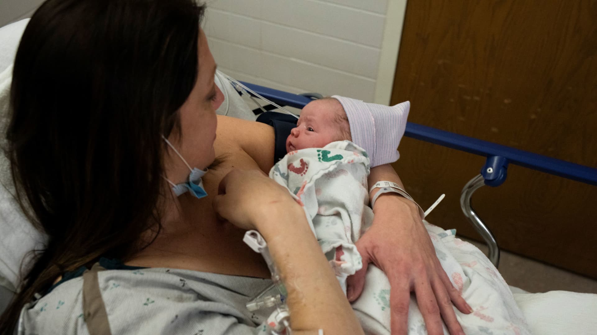 wmannin's tweet card. The U.S. birthrate remains below replacement, raising concerns about Social Security and Medicare. Financial incentives are unlikely to boost fertility, experts say.