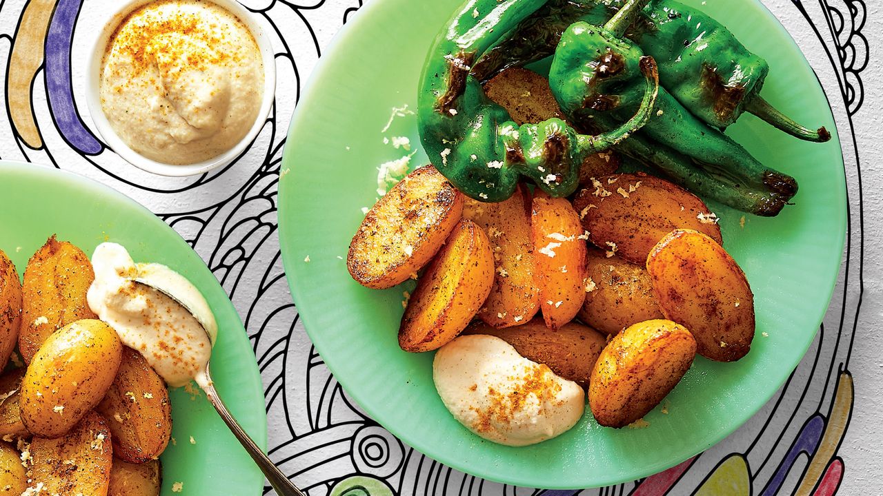 Cucina_Italiana's tweet card. Un contorno di stagione irresistibile. Come preferite cucinare i friggitelli? Fritti, al forno o in padella? Provateli in tutti questi 5 modi che suggeriamo