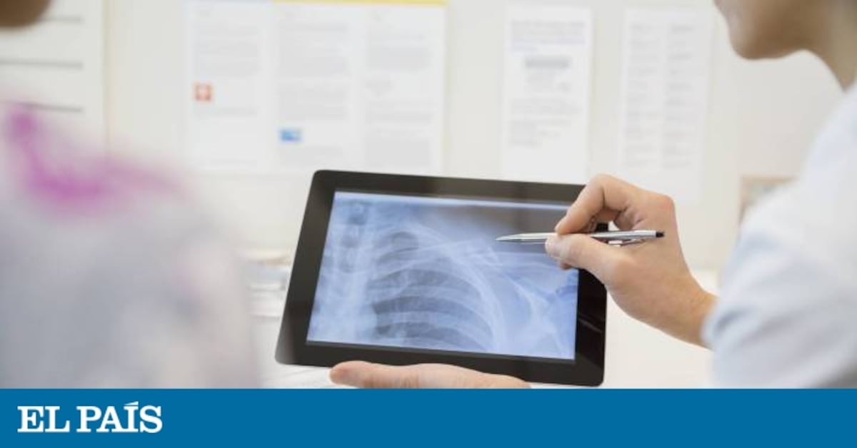 codelabpy's tweet card. Los sistemas públicos deben ser los custodios de nuestra información sanitaria