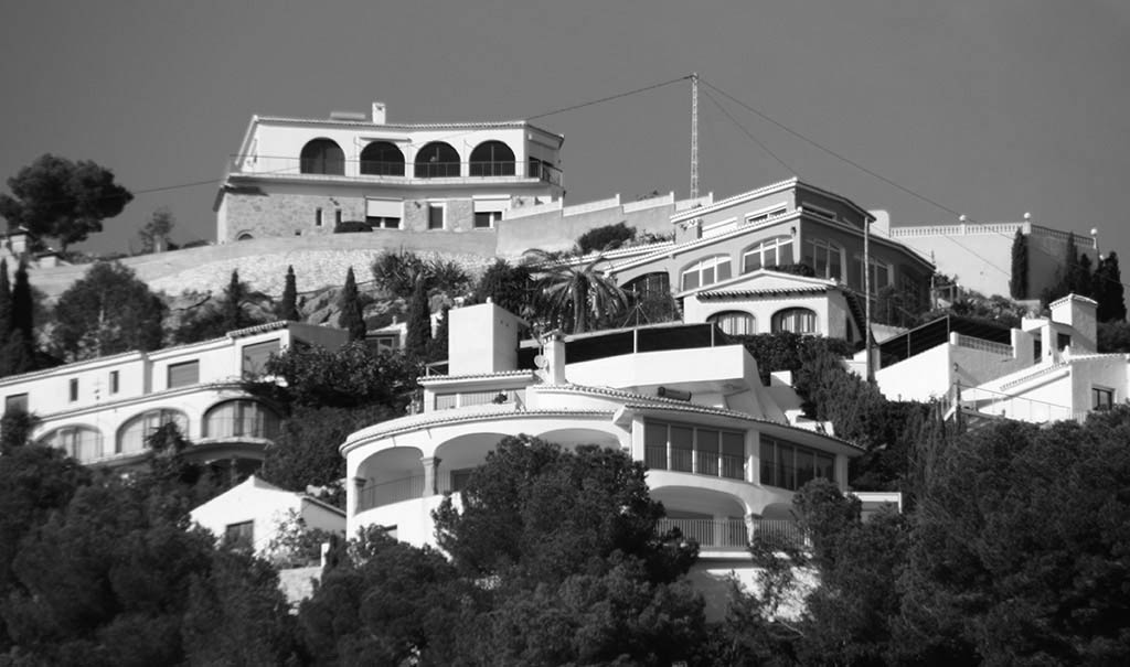 jorrora's tweet card. Las cifras de compraventas inmobiliarias del año 2018 en la comarca constatan el desequilibrio del mercado en el territorio, así como otro fenómeno: la compra de casas de nueva construcción se...