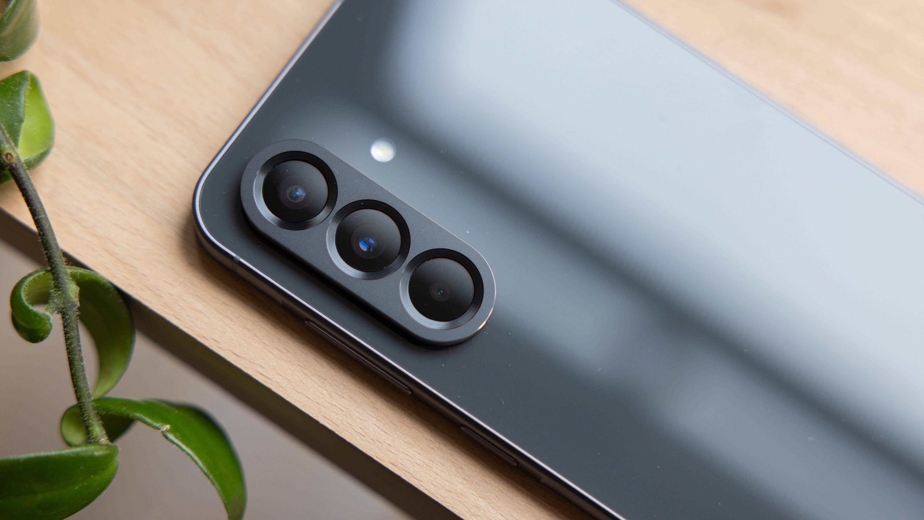 nextpitCOM's tweet card. Samsung’s faster and brighter Galaxy A56 smartphone is on sale on Amazon, now listed at its second-best price of $424 with a 15% discount.