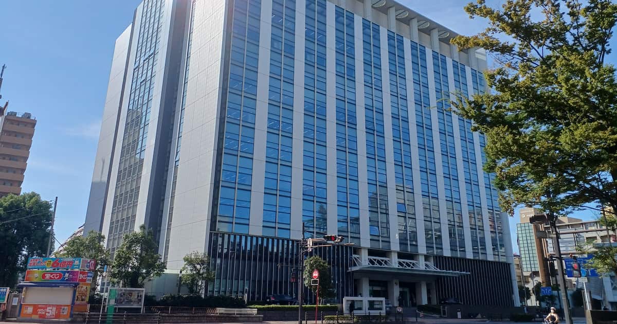 Sankei_news's tweet card. 東京ディズニーシー（千葉県浦安市）内にあるホテルミラコスタの宴会場で男性（31）に刃物を向けたとして、千葉県警は2日、暴力行為法違反（脅迫）の疑いで、中国籍の…