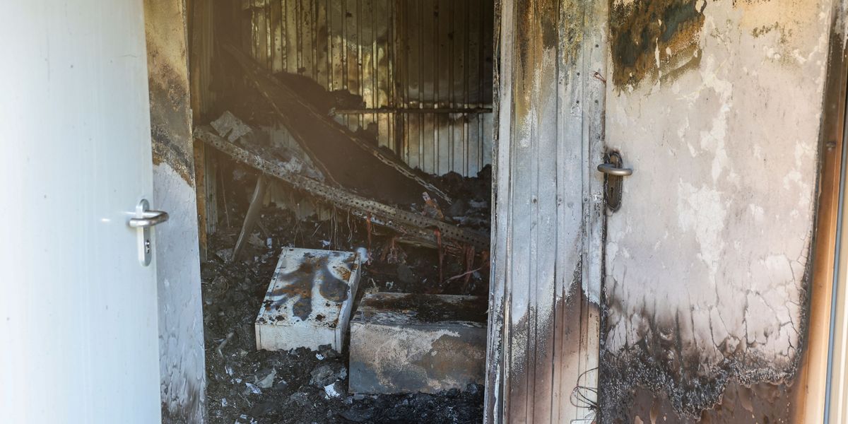 seickhol's tweet card. Ist es wieder Sabotage? Nahe Magdeburg hat es in einem Stellwerk der Deutschen Bahn gebrannt. Es kommt weiter zu Verspätungen und Ausfällen.