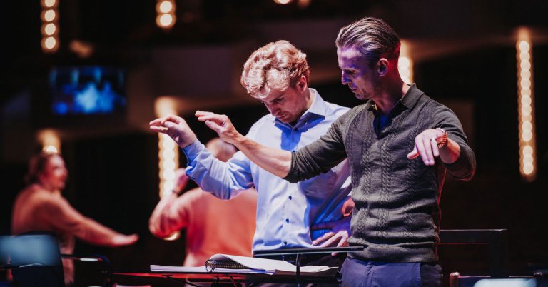 Tweet card summary image