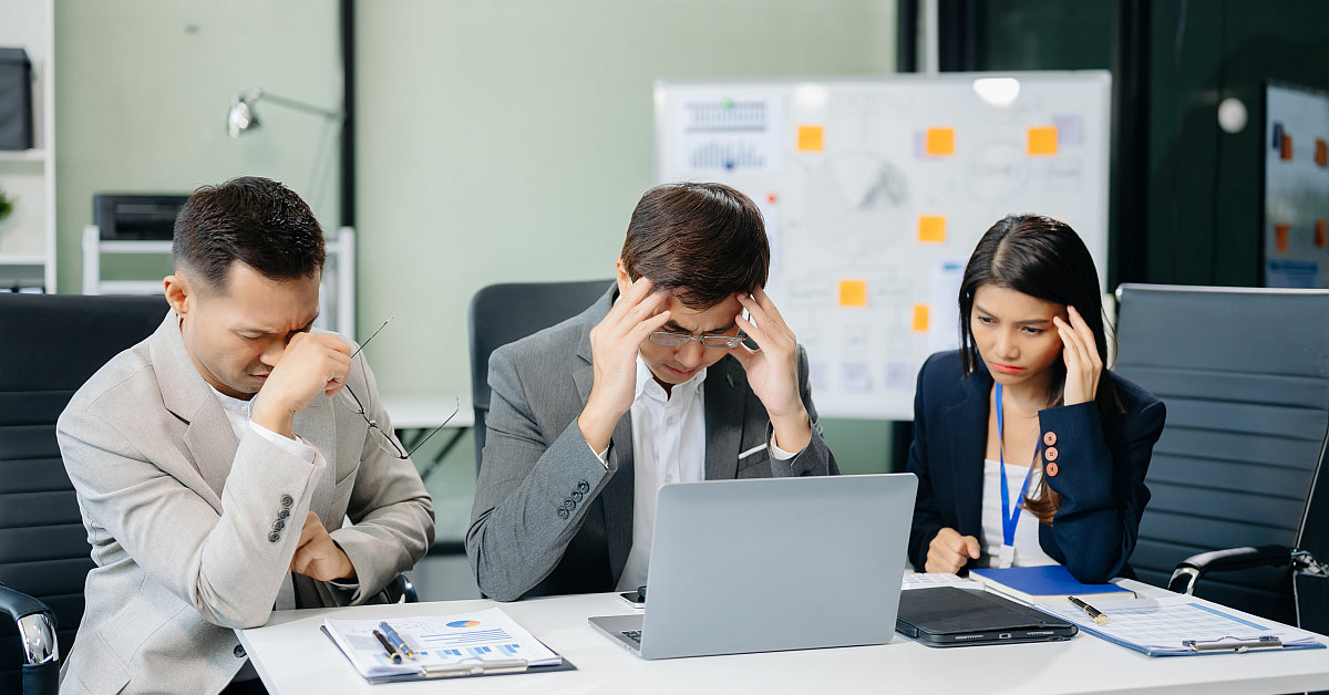 techtarget_itm's tweet card. 従業員の過半数がIT部門を信頼していない——。TeamViewerの調査で、使いにくいITツールが「シャドーIT」の温床となり、収益減や若手の離職を招いていることが分かった。「デジタルフリクション」の深刻な実態とは。