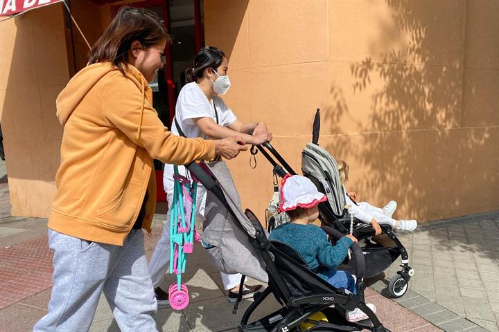 Mares30com's tweet card. El Ministerio español de Inclusión, Seguridad Social y Migraciones informó que las solicitudes para residir y trabajar en España crecieron un 46,2% desde que el nuevo Reglamento de la Ley de Extran...