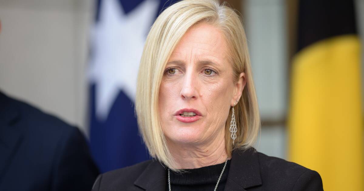 PSInformant's tweet card. The government is growing public service staffing to its highest level in a decade.