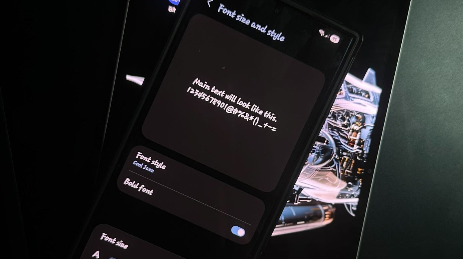 jowiscope's tweet card. Android devices give you more personalization options than iPhones, and that can include going as far as changing your phone's font to something more fun.