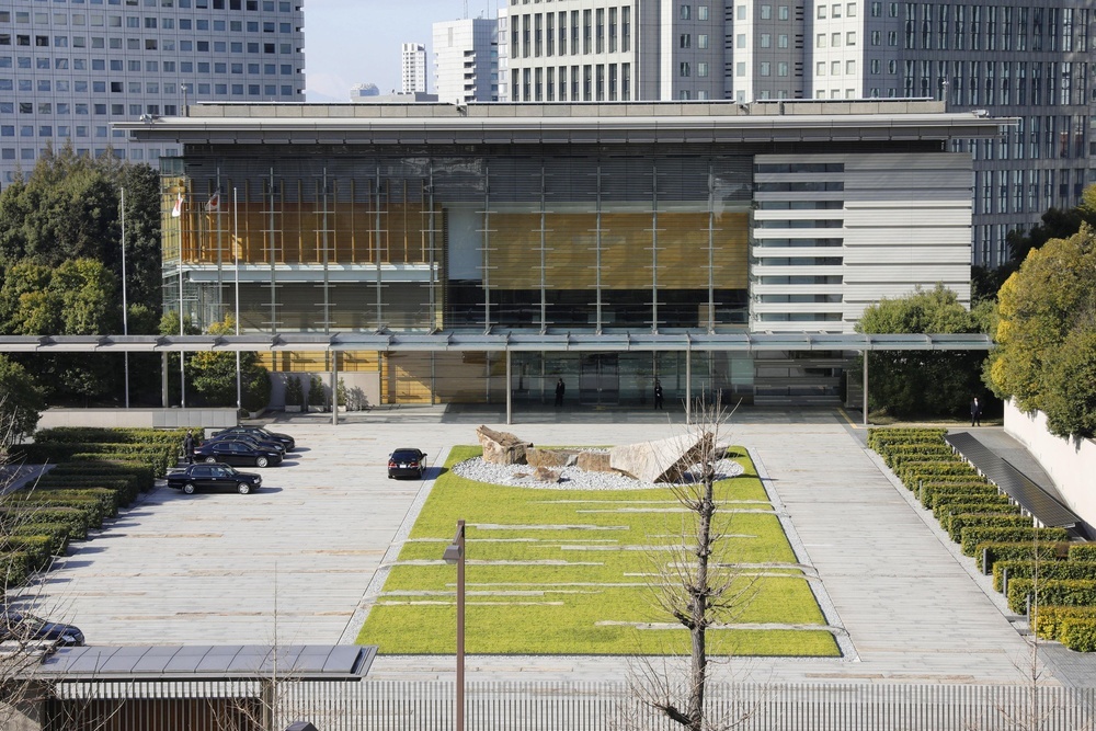 beikokukairo430's tweet card. 　政府、与党が少額投資非課税制度（NISA）に関し、18歳未満の未成年が利用できるようにする方向で検討していることが1日、分かった。子育て世代の資産形成を支援するのが狙いだ。親が子ども名義で「つみた