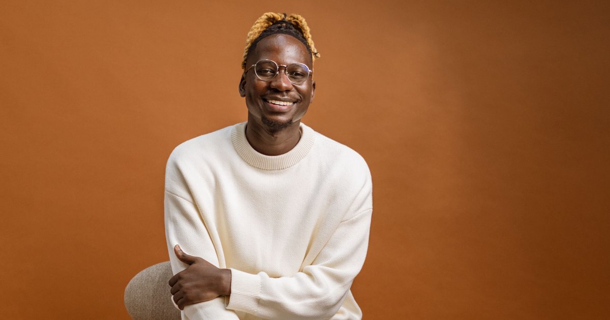 justvibesncode's tweet card. At 19, David Makuku Nandwa had a $5,000 payment frozen by PayPal