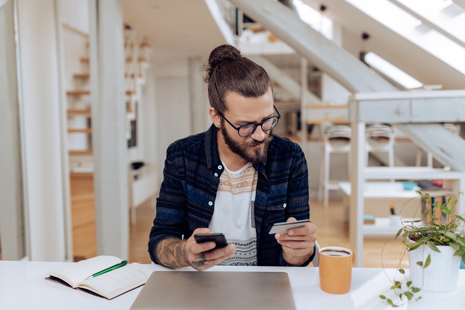 jrespoir6's tweet card. Unlock hidden monthly freebies and credits your credit cards are secretly waiting to give you in 2025—before they expire.