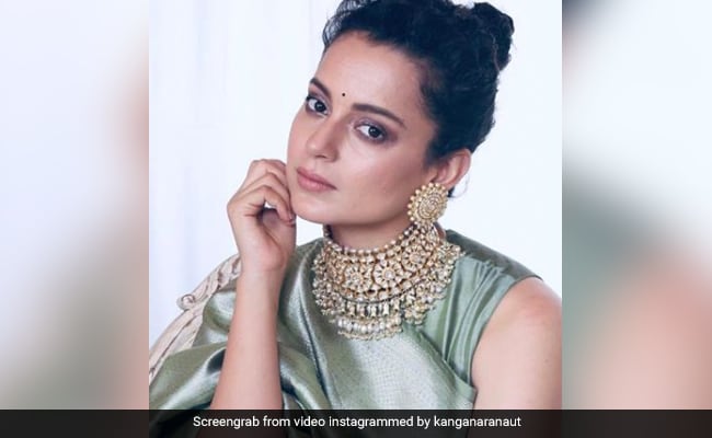 ndtvindia's tweet card. तीन नए फार्म कानूनों के खिलाफ दिल्ली की सीमाओं पर विरोध कर रहे किसानों की आलोचना करते हुए अभिनेत्री कंगना रनौत भी अपने ट्वीट्स के जरिए उन्हें "आतंकवादी", "देश-विरोधी" और "खालिस्तानियों" के रूप में...