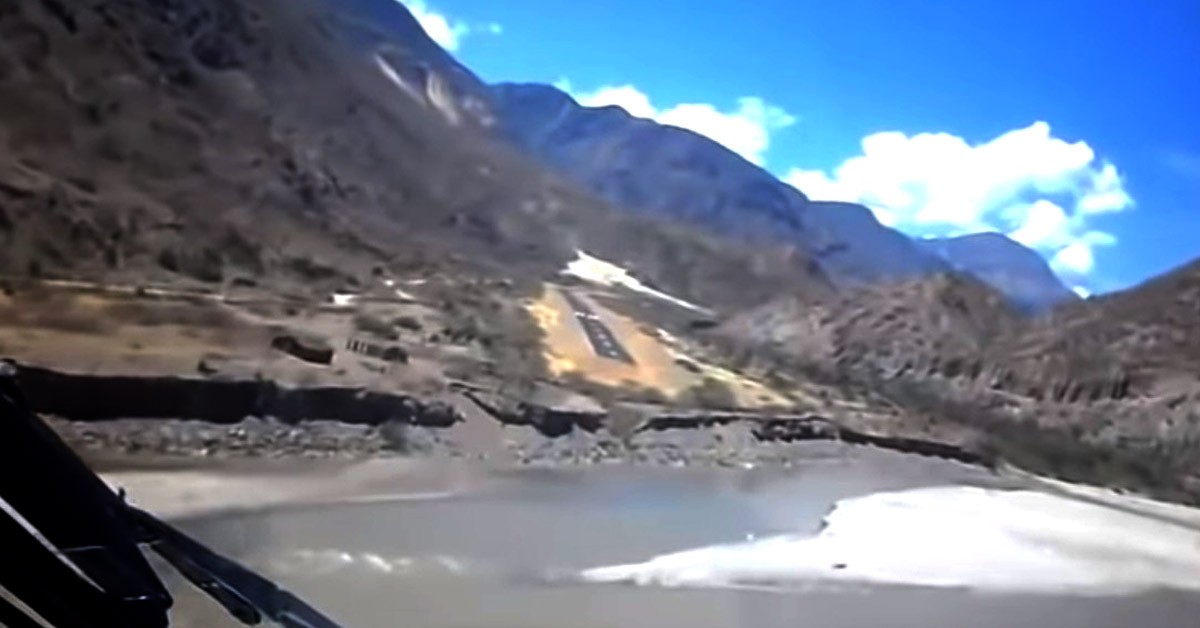 AviationHumor's tweet card. I keep shifting my body to help the airplane turn around!!!