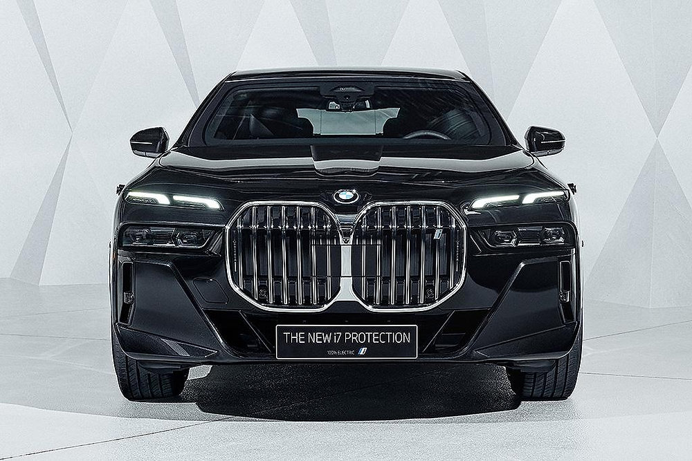 SecurityDriver1's tweet card. Ces images exclusives mettent en lumière les éditions exceptionnelles de la BMW i7 Protection 2024 et de la BMW Série 7 Protection, des véhicules qui ont franchi un nouveau cap en matière de sécurité...