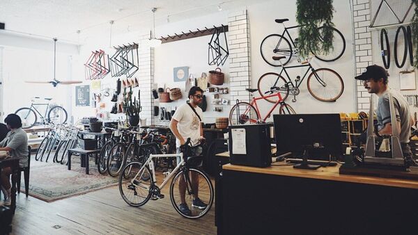 AIssential_Pro's tweet card. Big companies have teams to guide tech strategy—smaller firms noodle until something works.