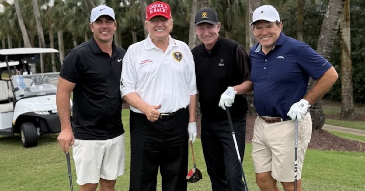 CTVNews's tweet card. Hockey Hall of Famer Wayne Gretzky has been spotted hanging out with some high-profile figures, including longtime pal U.S. President Donald Trump over U.S. Thanksgiving weekend, which has led to...